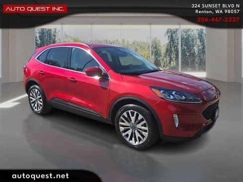 Used 2022 Ford Escape Titanium AWD/4WD image 3