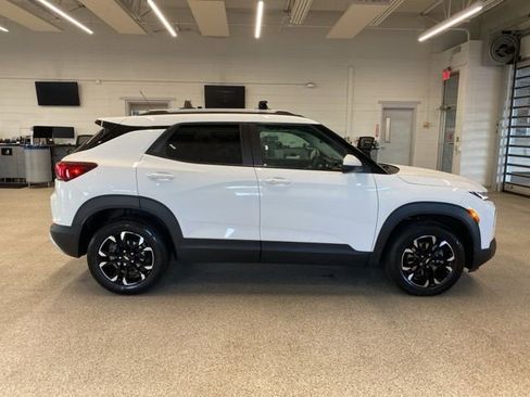 Certified 2021 Chevrolet TrailBlazer LT w/ Sun and Liftgate Package image 4