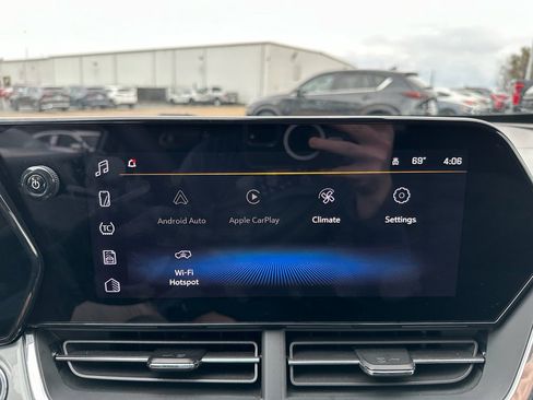 Used 2025 Chevrolet Trax LT image 12