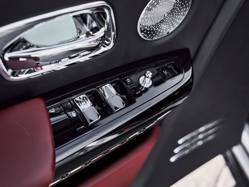 Used 2024 Rolls-Royce Phantom Sedan RWD image 45