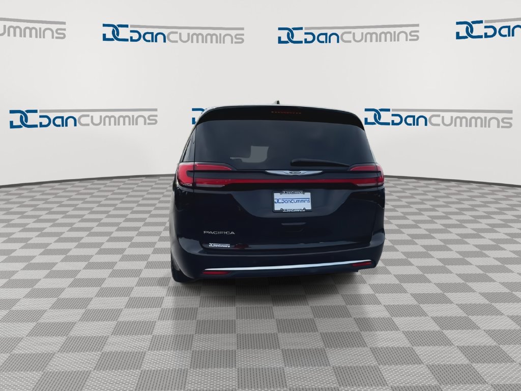Used 2025 Chrysler Pacifica Select FWD image 7