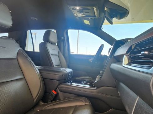 Used 2025 GMC Yukon Denali RWD image 21