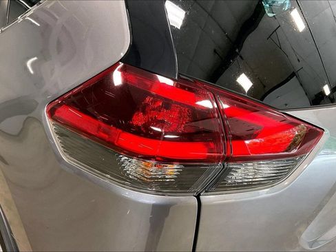 Used 2019 Nissan Rogue SV AWD/4WD image 24