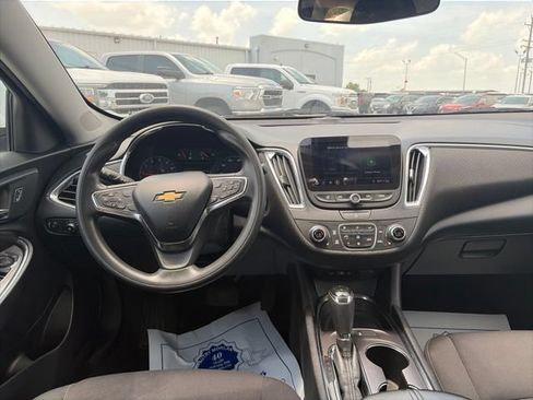 Used 2019 Chevrolet Malibu LT FWD image 14