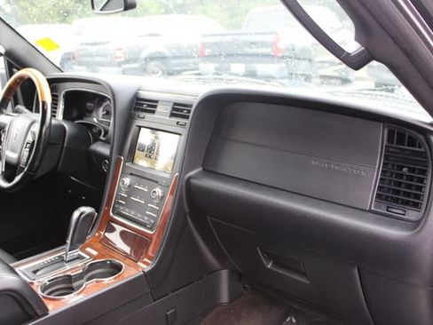 Used 2016 Lincoln Navigator L Select RWD image 7