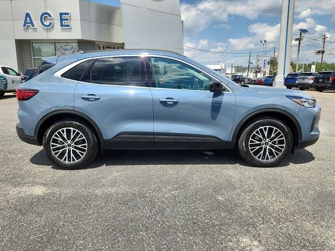 Certified 2025 Ford Escape SE image 7