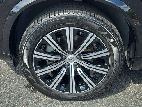 Used 2025 Volvo XC90 B5 Core image 9