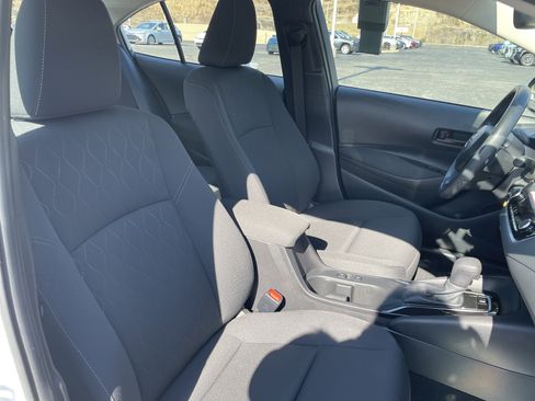 Used 2025 Toyota Corolla LE image 23