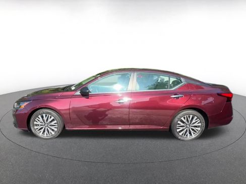 Used 2025 Nissan Altima 2.5 SV FWD image 9