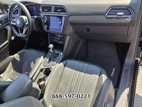 Certified 2022 Volkswagen Tiguan SE FWD image 19