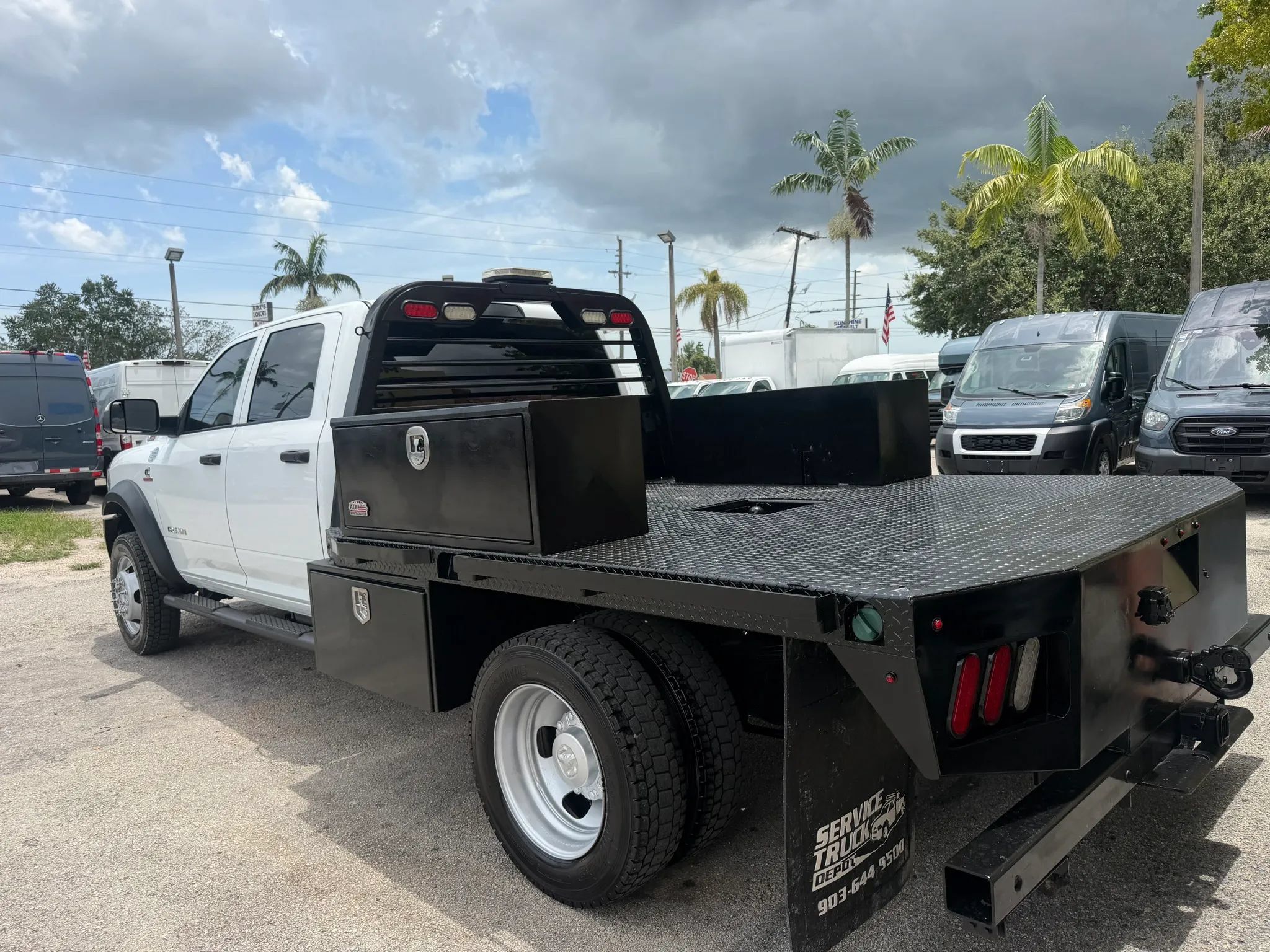 Used 2022 RAM 5500 4x4 Crew Cab Tradesman w/ Chrome Appearance Group image 3