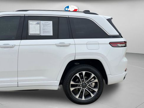 Used 2023 Jeep Grand Cherokee Overland w/ Luxury Tech Group IV AWD/4WD image 33