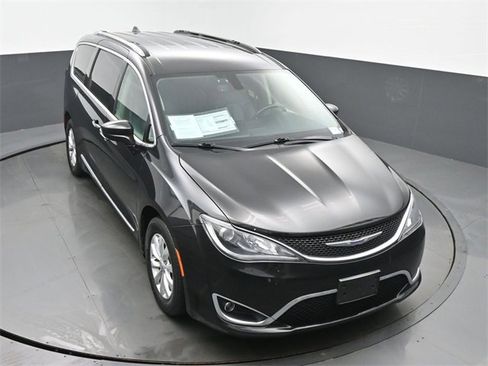Used 2019 Chrysler Pacifica Touring-L image 45