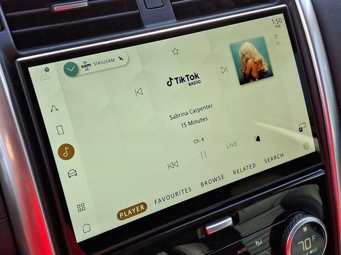 Used 2024 Land Rover Discovery S image 19