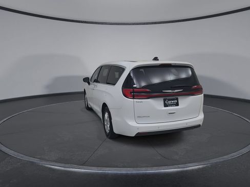 Certified 2023 Chrysler Pacifica Touring-L FWD image 14