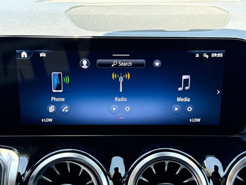 Used 2024 Mercedes-Benz GLB 250 image 36