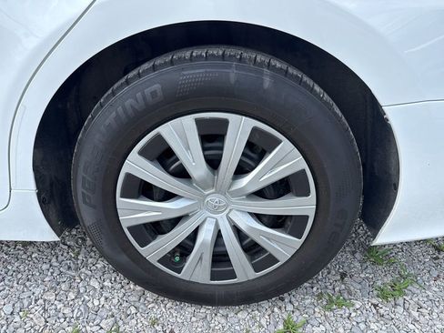 Used 2022 Toyota Camry LE image 9