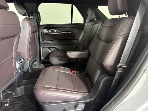 Used 2025 Ford Explorer Platinum w/ Ultimate Package AWD/4WD image 21