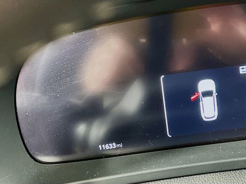 Used 2025 Toyota Crown Signia w/ Advanced Technology Package image 11