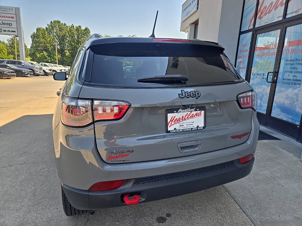 Used 2022 Jeep Compass Trailhawk w/ Trailhawk Convenience Group AWD/4WD image 10