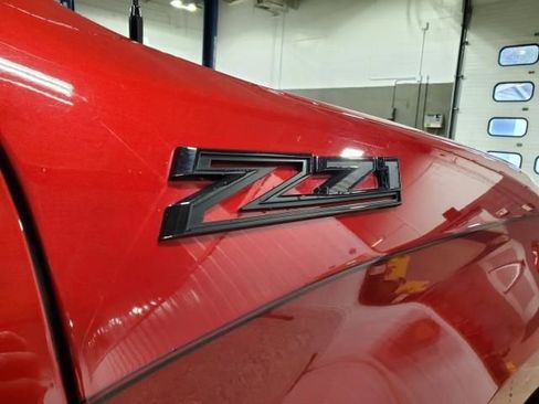 Used 2024 Chevrolet Silverado 1500 LT Trail Boss w/ LPO, Dark Essentials Package image 17