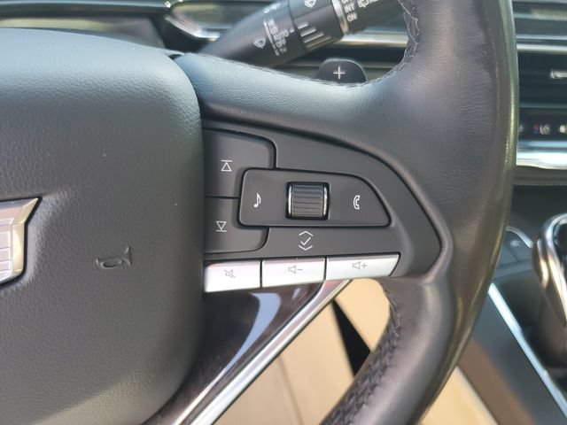 Used 2021 Cadillac Escalade Premium Luxury AWD/4WD image 16