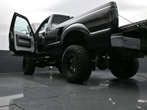 Used 2016 Ford F250 XLT w/ FX4 Off-Road Package image 30