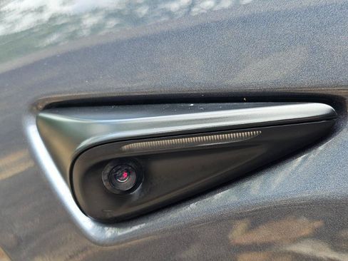 Used 2023 Tesla Model Y Long Range AWD/4WD image 33