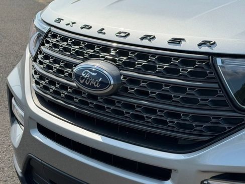 Used 2023 Ford Explorer XLT w/ Equipment Group 202A AWD/4WD image 22