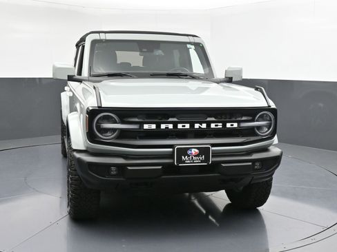 Used 2022 Ford Bronco Outer Banks image 2