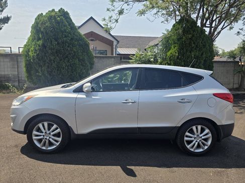 Used 2011 Hyundai Tucson Limited w/ Premium Pkg 3 AWD/4WD image 2
