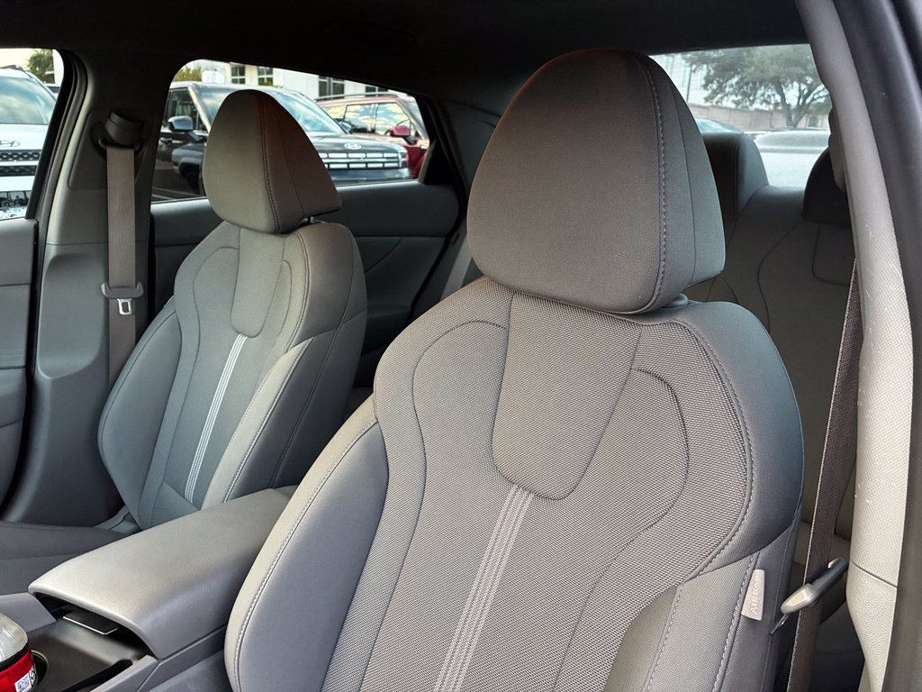 Certified 2026 Hyundai Elantra SE FWD image 10