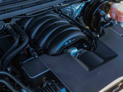 Used 2018 Chevrolet Silverado 1500 LT w/ Midnight Edition image 28