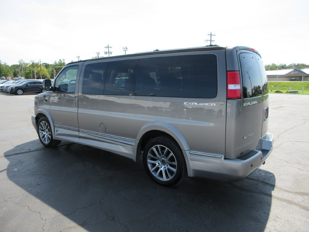 Used 2020 Chevrolet Express 2500 w/ Enhanced Convenience Package RWD image 9