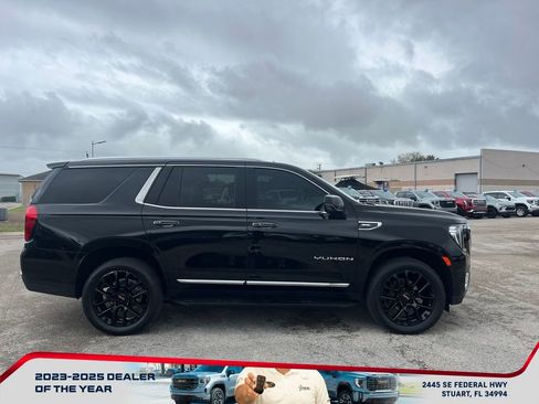 Used 2024 GMC Yukon SLT w/ SLT Luxury Package image 8