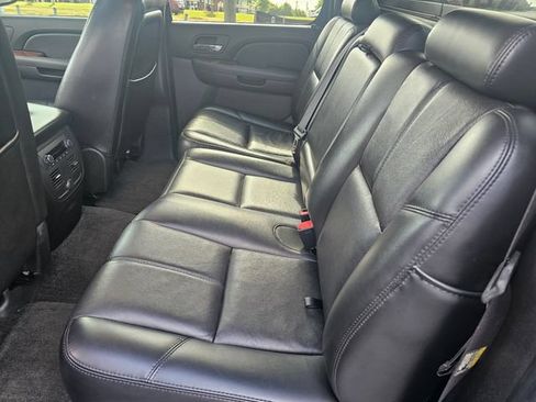 Used 2007 Chevrolet Avalanche LTZ w/ LTZ Preferred Equipment Group RWD image 16
