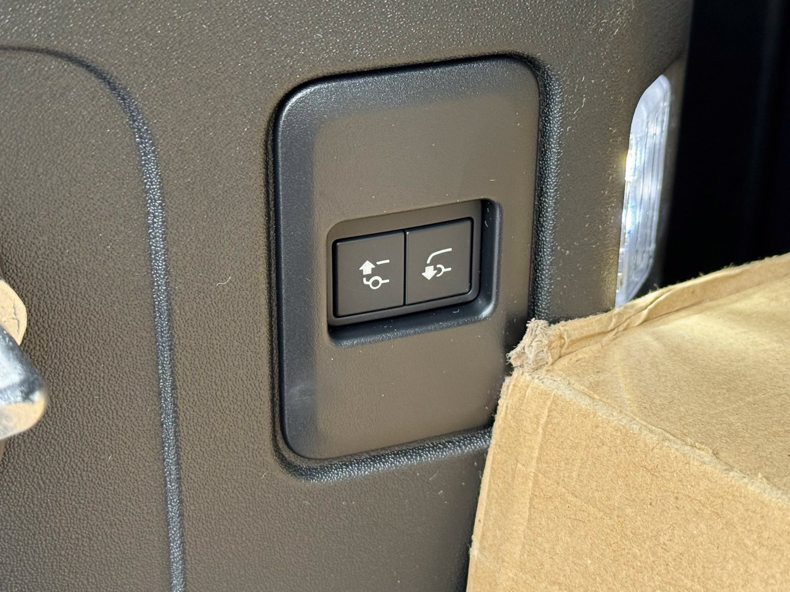 New 2026 Land Rover Defender 110 X-Dynamic SE AWD/4WD image 48