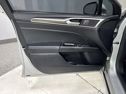 Used 2019 Ford Fusion SEL FWD image 9