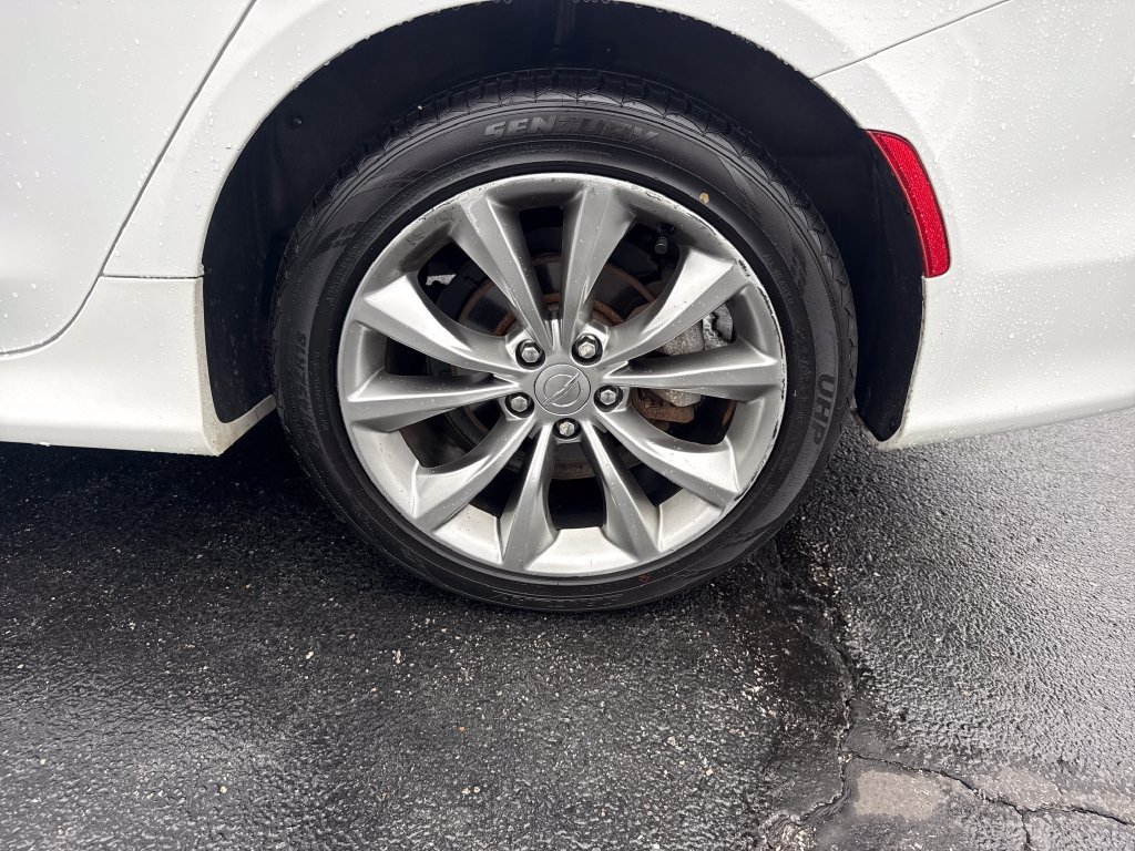Used 2015 Chrysler 200 S w/ Comfort Group FWD image 33