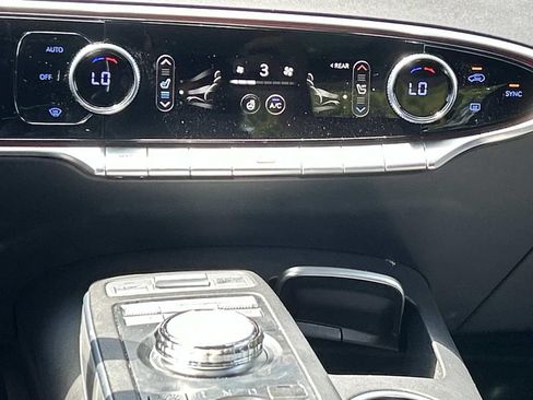 Used 2022 Genesis GV70 3.5T Sport w/ Sport Advanced Package AWD/4WD image 29