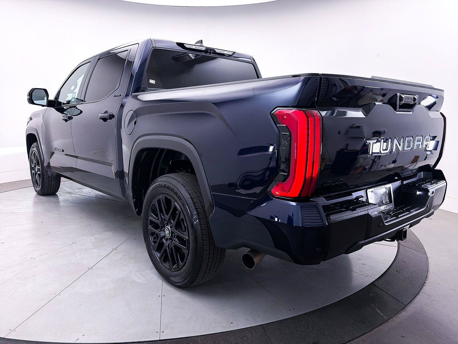 Used 2025 Toyota Tundra Limited AWD/4WD image 17
