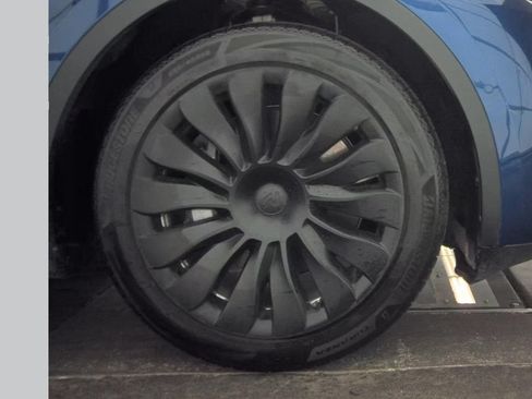 Used 2021 Tesla Model Y Long Range AWD/4WD image 5