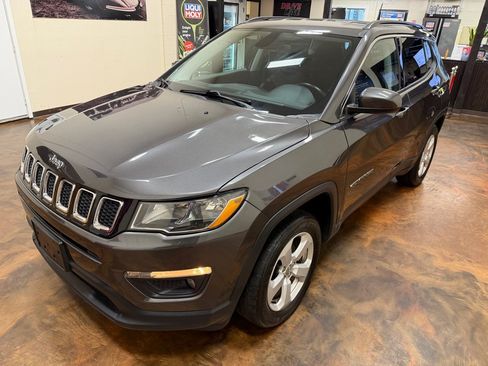 Used 2019 Jeep Compass Latitude w/ Cold Weather Group AWD/4WD image 45