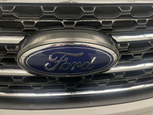 Used 2022 Ford Explorer XLT w/ Equipment Group 202A image 25