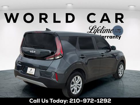 Used 2024 Kia Soul LX image 3