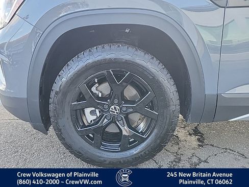 Certified 2025 Volkswagen Atlas Peak Edition SE image 17