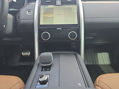 Used 2024 Land Rover Discovery Dynamic SE AWD/4WD image 11