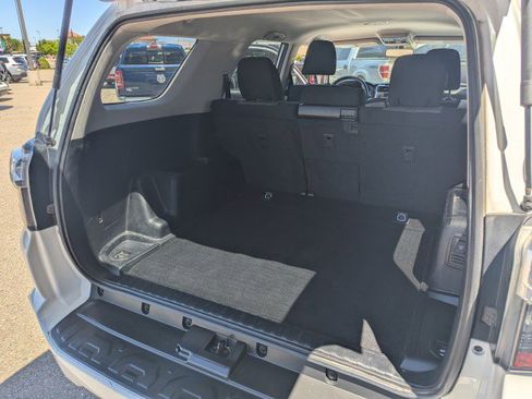 Used 2015 Toyota 4Runner SR5 AWD/4WD image 25