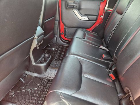 Used 2015 Jeep Wrangler Unlimited Rubicon AWD/4WD image 33