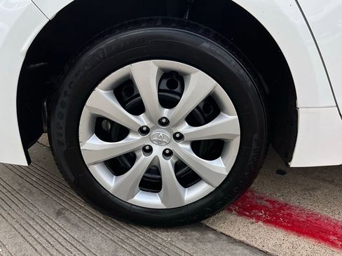 Used 2025 Toyota Corolla LE image 9